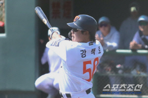 떠난 100억 FA 무서운 타자였네. 친정 KT 첫만남부터 비수 꽂았다. 첫 안타가 1타점 결승 2루타.