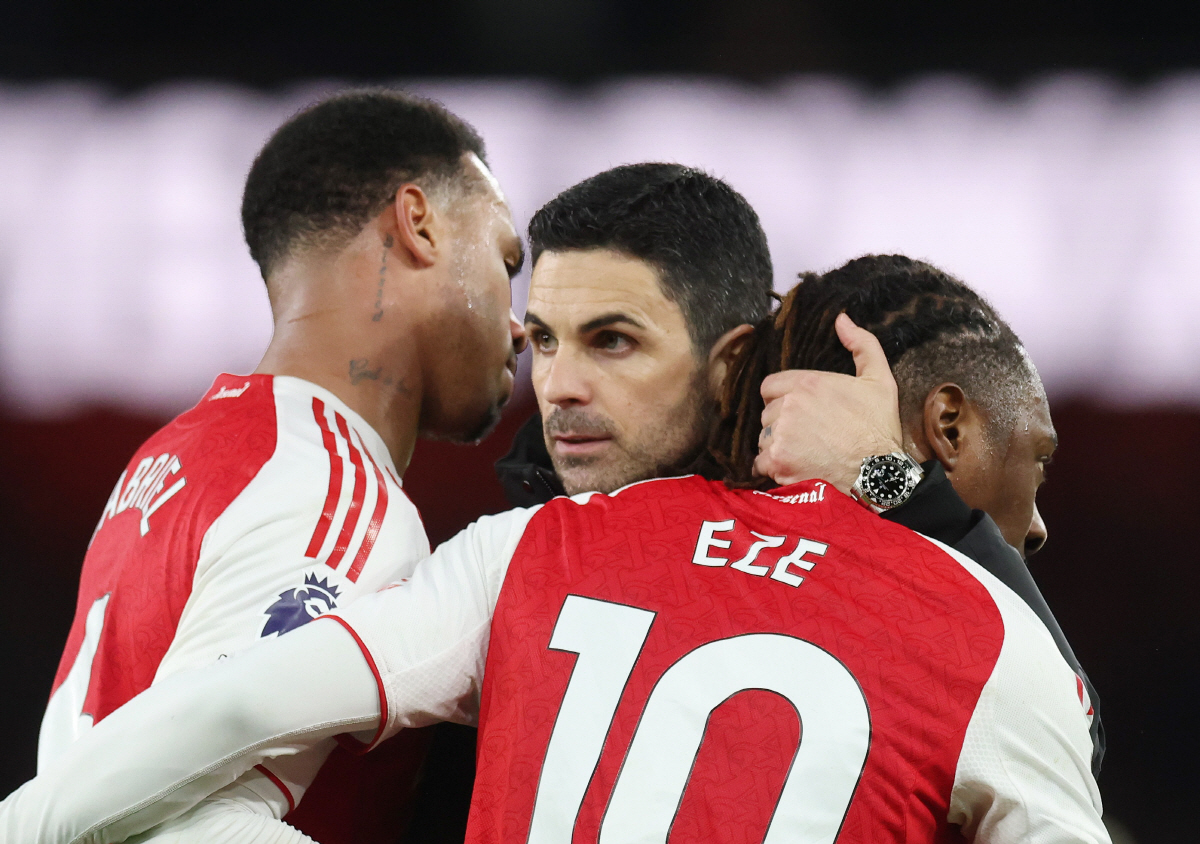 '캐릭 매직' 미쳤다! 슈퍼컴마저 움직였다, 맨유 '빅3' 수직 상승…손…