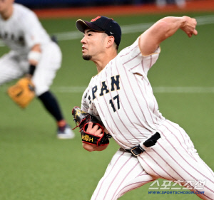 한국전 선발인데…156㎞ 던지고도 난타, 기쿠치의 자신감 