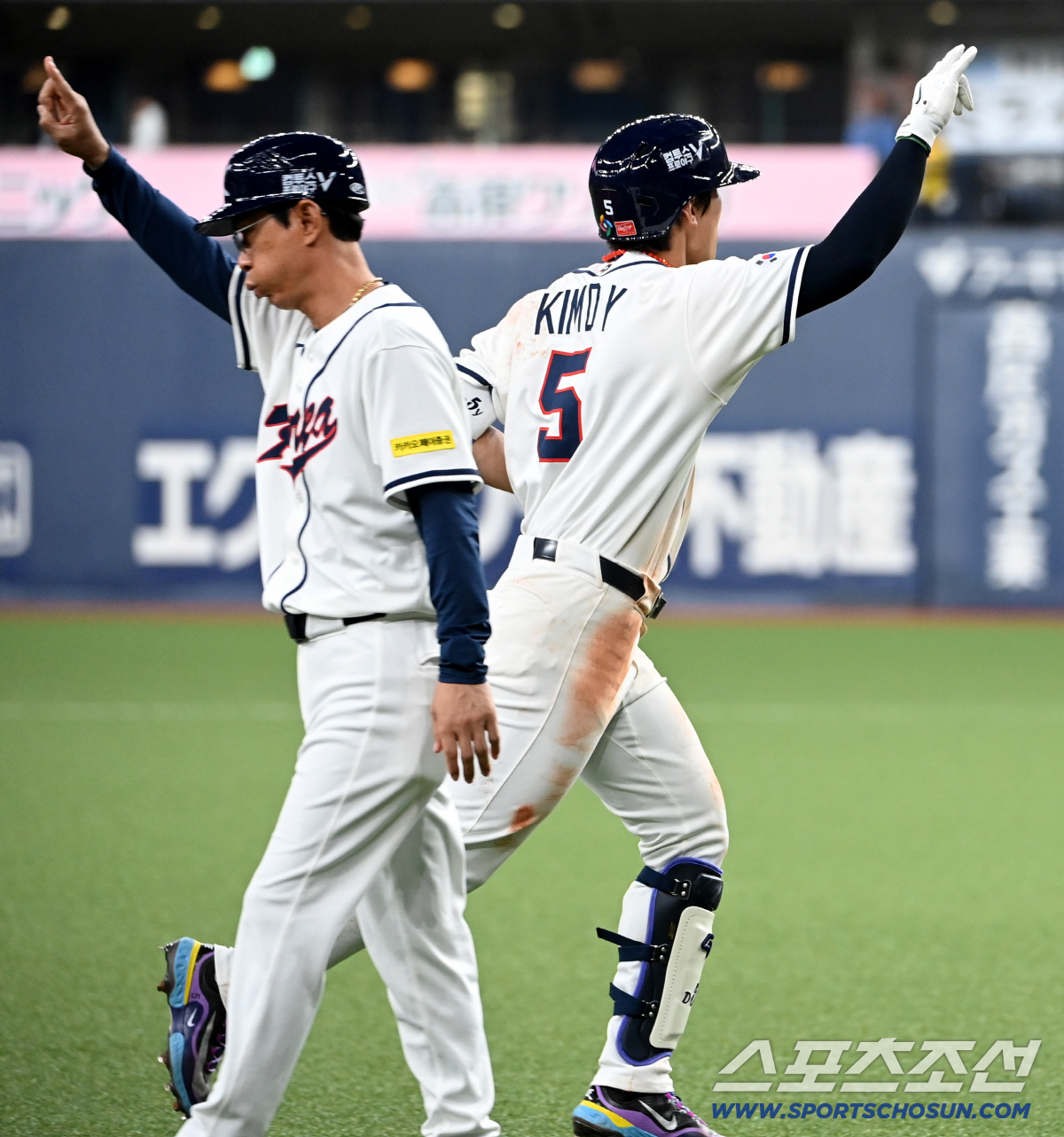 ‘가슴 철렁!’ 김도영 뒷통수 박고도 웃었다. 투혼 수비→5회 동점포..…