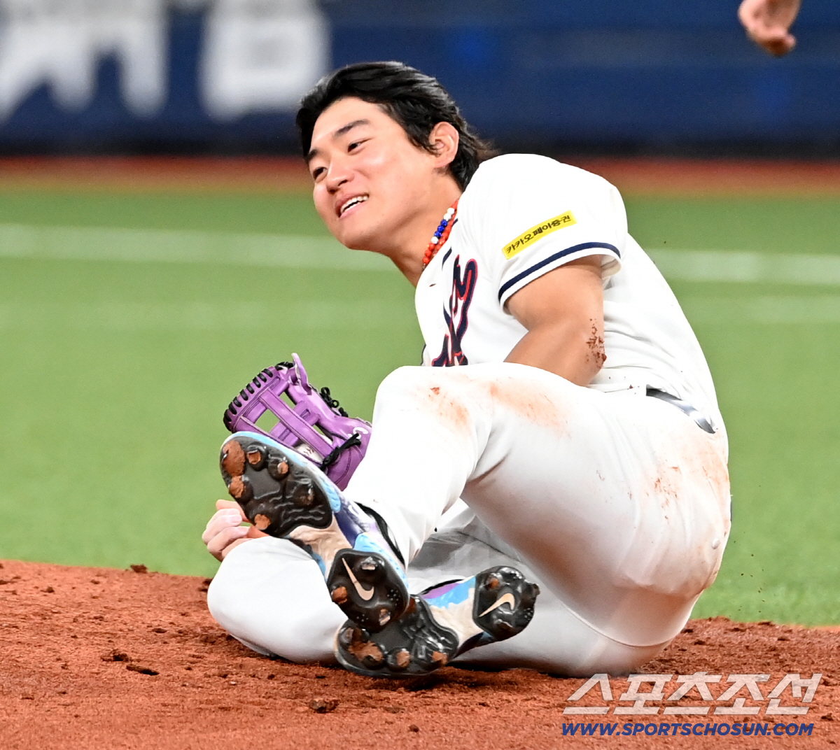 ‘가슴 철렁!’ 김도영 뒷통수 박고도 웃었다. 투혼 수비→5회 동점포..…