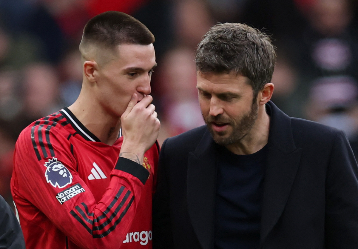 '이 상황에서 누굴 데려와, 미쳤지' 마이클 캐릭 '6승1무' 마법.. …