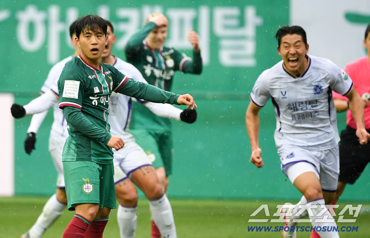 "PK 먹고, PK 놓치고" 어쩌면 전북-대전 2파전 아닐수도…'개막전 …