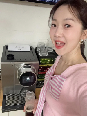 전현무, KBS 아나운서실에 통 큰 선물...