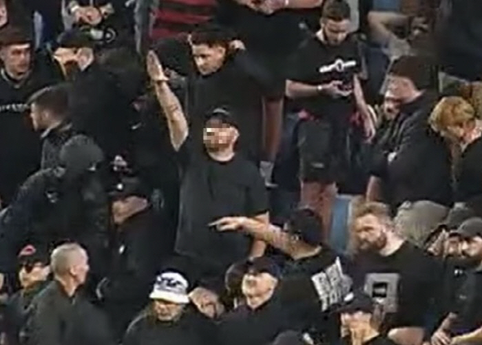 [오피셜]손흥민 없으니까 막 나간다...토트넘 팬 제정신인가? '욱일기급…