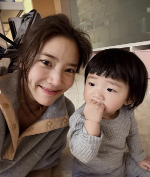 손담비, 조명·벽지 싹 뜯어고쳤다..명품 자재로 채운 9개월 아기방 공개