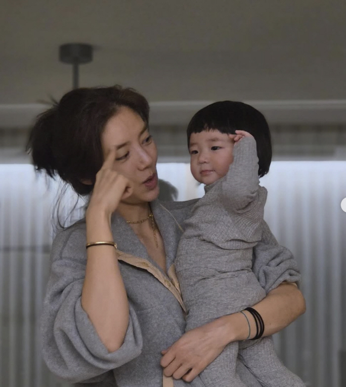 손담비, 조명·벽지 싹 뜯어고쳤다..명품 자재로 채운 9개월 아기방 공개