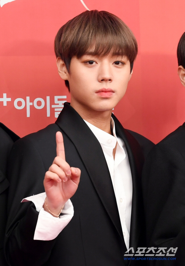'10살 박지훈' 이렇게 컸다…아역·워너원 거쳐 '왕사남' 921만 배우…