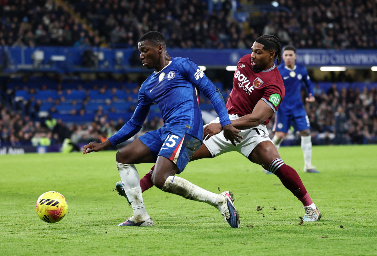 세계 최초(?) 벤치프레스 금지 축구선수 나왔다...'황소 근육' 아마다…