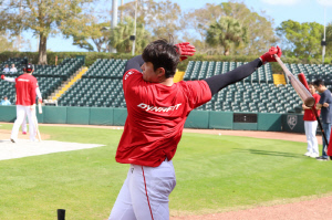 SSG 김재환, 5일 두산전 안 뛴다! → 선수 의견은 아니다. 이숭용 감독 판단 [미야자키 현장]