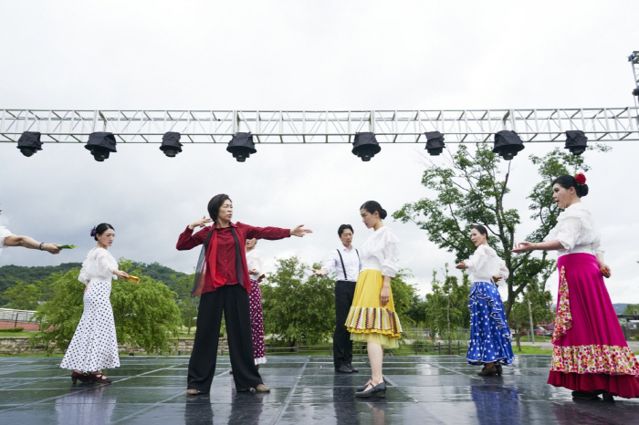 [SC인터뷰] "주연? 부담감 컸지만"…'매드 댄스 오피스' 염혜란, 제…