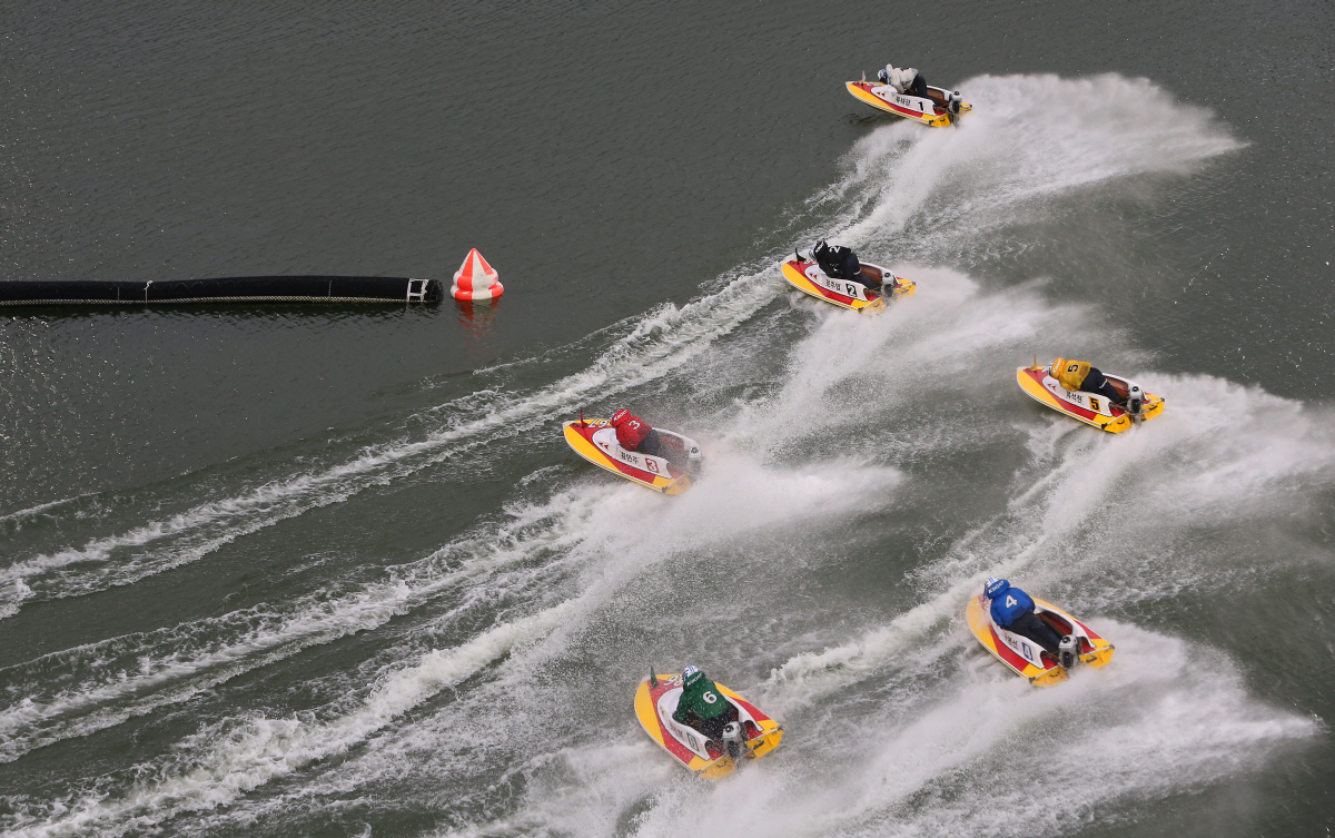 <경정> '불리함을 뒤집는 한 수'… 아웃 코스의 반란!
