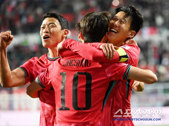 '48개국 확대 첫 월드컵' 홍명보호, 흔들림 없는 '마이웨이'…손흥민→…