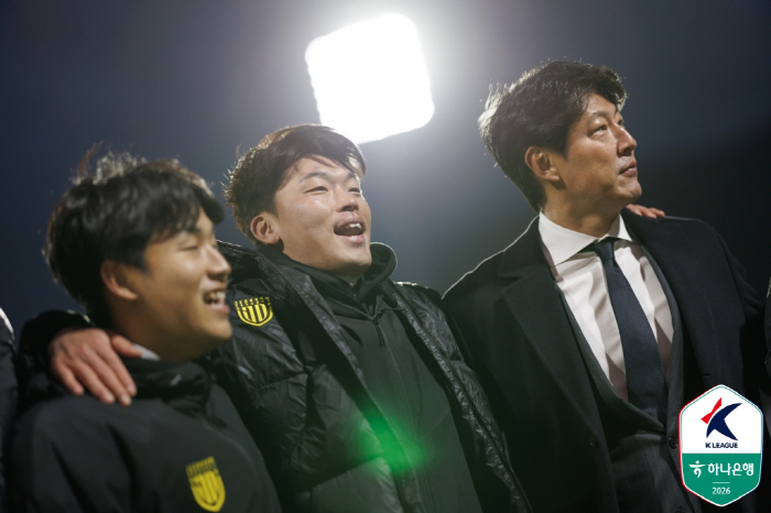 베일 벗은 K리그2, '최강'과 '최약'만 보였다...승격 전쟁 대혼돈 …