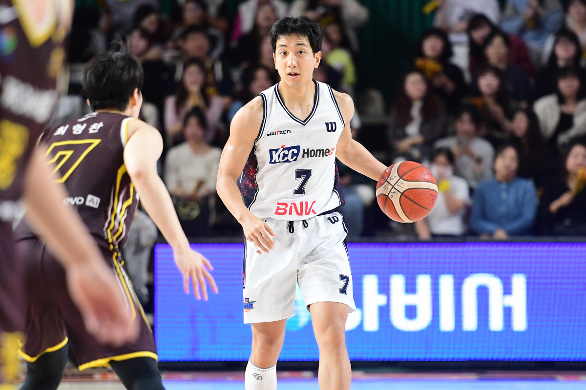 '인기투표 1위? 내가 더 비싸' KBL 인기선수 경쟁 '춘추전국시대'……