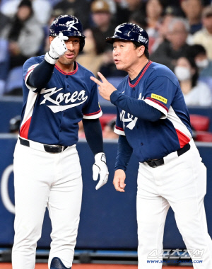 '어머니 나라' 향한 헌신, 사구 출루 손하트→도루에 감독도 ♡ 화답…저마이 존스에게서 '2023 눗바' 향기가 난다