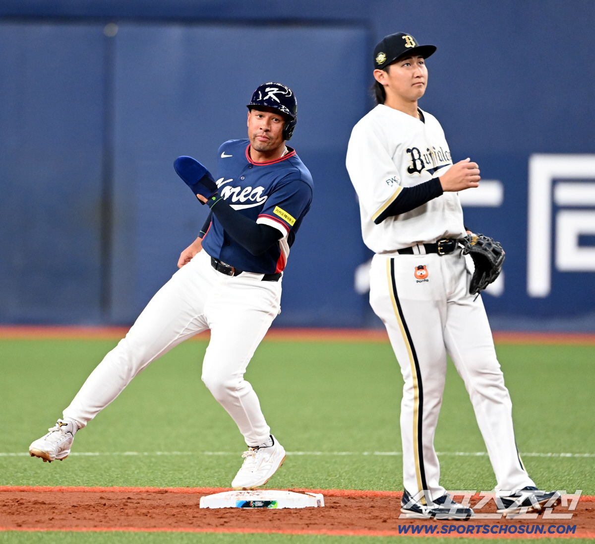 '어머니 나라' 향한 헌신, 사구 출루 손하트→도루에 감독도 ♡ 화답…저…