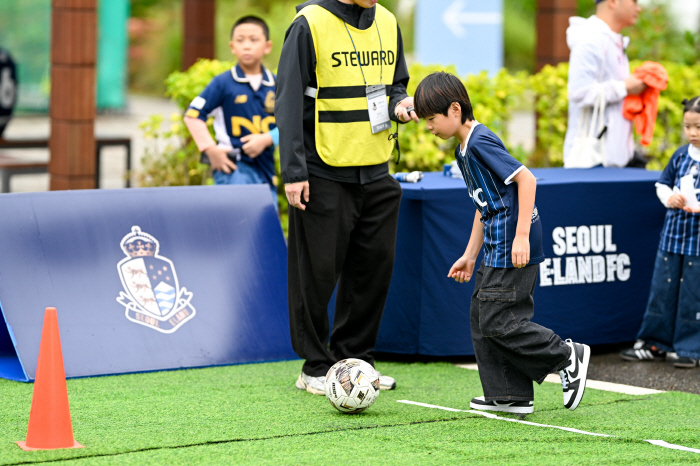 '팬과 하나된 킥오프!' 서울 이랜드, 홈 개막전서 특별 시축·팬 이벤트 진행