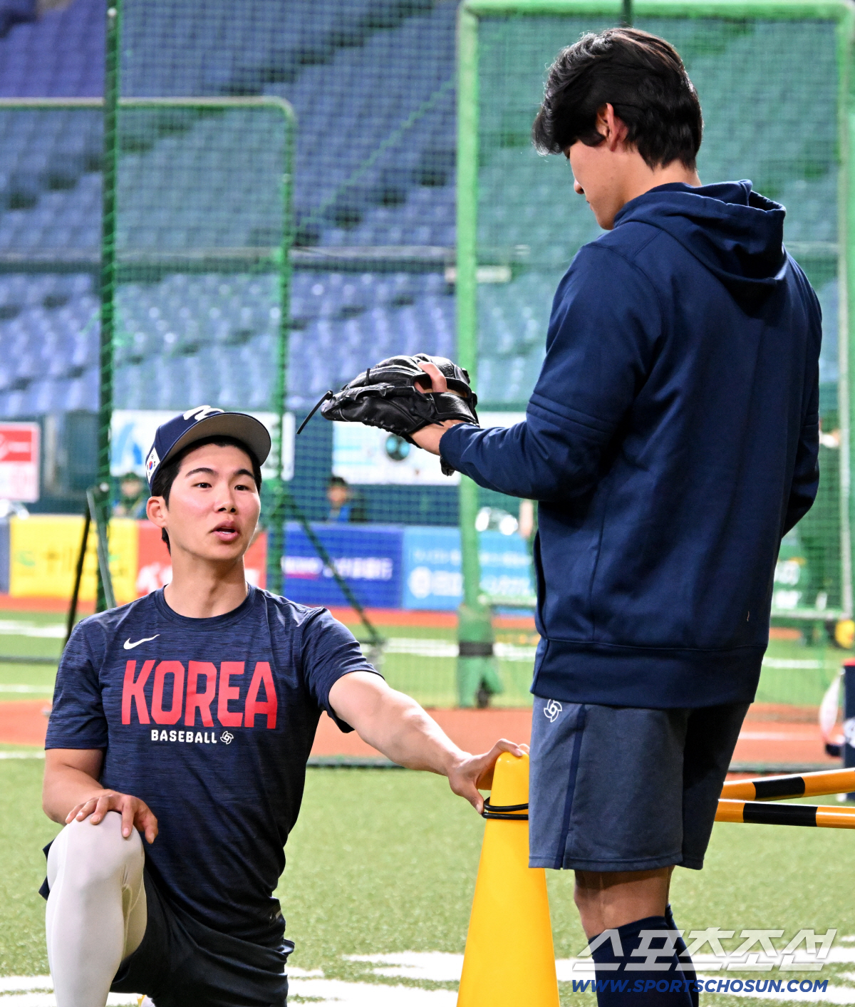 '형 제발요~' 김혜성 앞에 두 손 모은 김도영…글러브 두고 무슨 일이[…