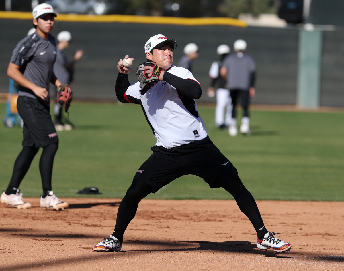 "제2의 오지환? 아직 일러…박용택 선배님보다 오래 뛸 거라서" FA 2…