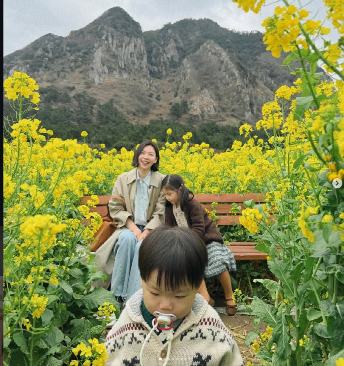 윤남기♥이다은, 유채꽃 보다 치열한 현실육아 "초1·18개월 사이 고군분…