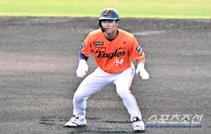 '찐이다!' 최종전 2루타-스리런포로 화룡점정한 전체 3순위 외야수. 연습경기 타율 0.379인데도 