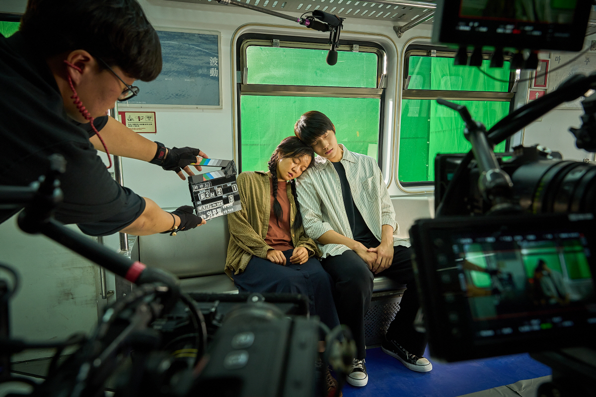 [공식] 고아성♥문상민에 전세계가 빠졌다..'파반느', 넷플릭스 비영어 …