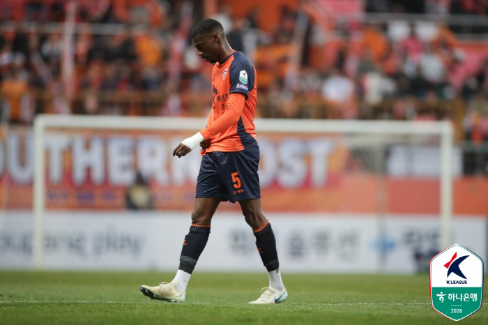 "경기 중 퇴장이 죽을 죄인가" 제주 이탈로 여자친구 SNS까지 찾아 '…