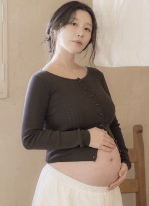 '둘째 임신' 나비, 임부복 벗고 '크롭 상의'..만삭 D라인 '파격'