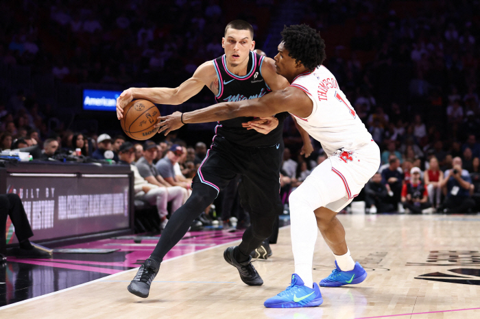 "수비 되냐?"→"응 넌 부계정 돌리잖아!" 케빈 듀란트와 타일러 히로 살벌한 트래시 토킹. 경기 끝나자 180도 바뀐 입장