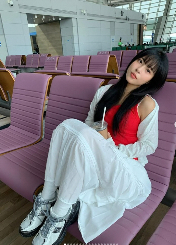 '또 소파에 신발 올리기'...이영은, '왕사남' 보러갔다 공중도덕 논란