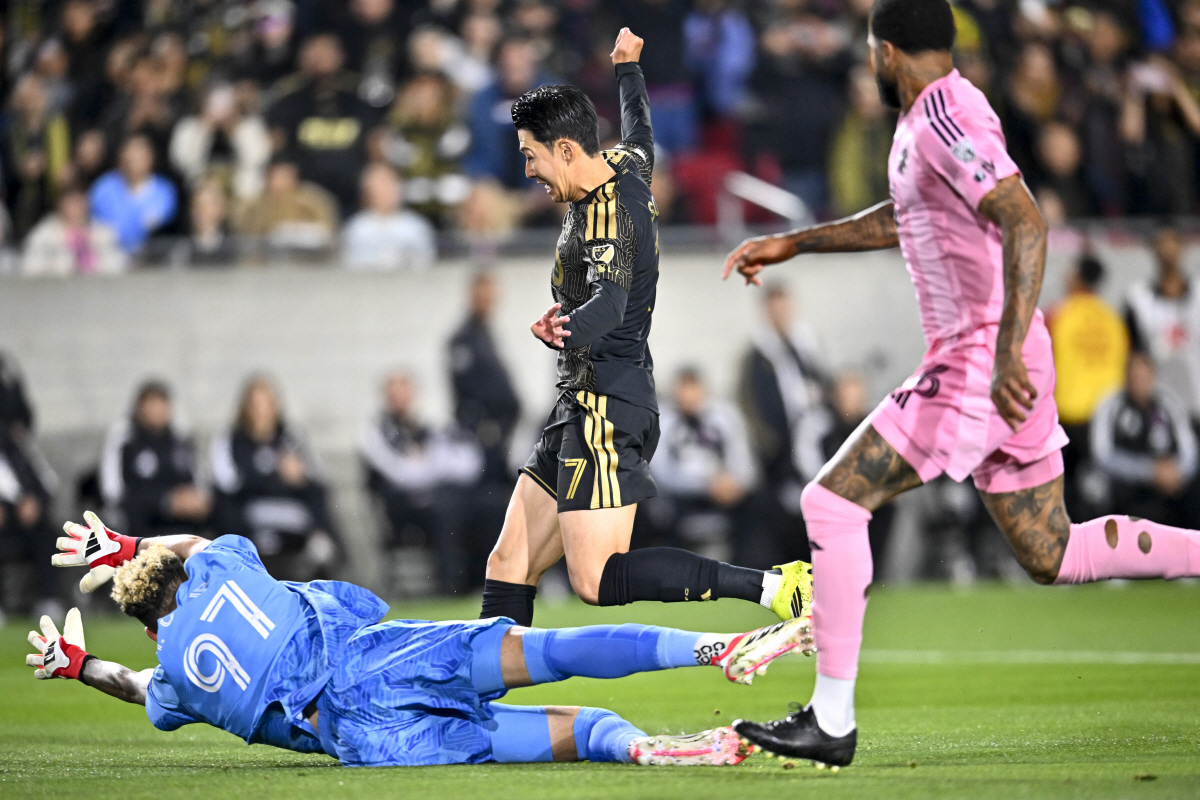 '韓 축구 위험하다' 손흥민, 4일 마다 한 경기 꼴 '살인 일정'+집중…