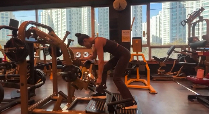 이시영, 출산 4개월만 64→55kg 뺀 뒤 살크업 선언..."몸 만들 …