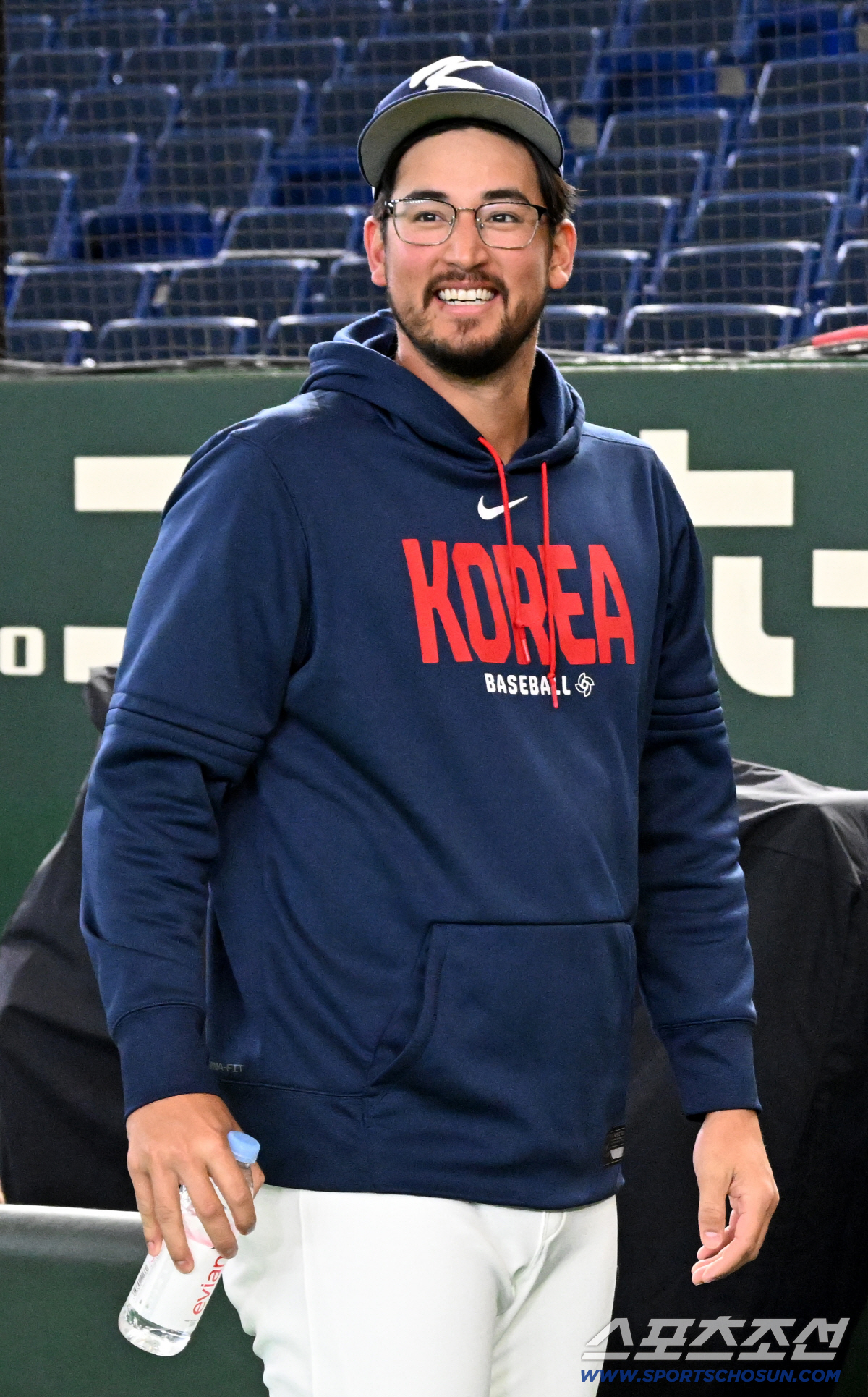 '물병 플립 좋았다' 한글 문신한 ML 투수, 안현민 배트 플립에 홀딱 …