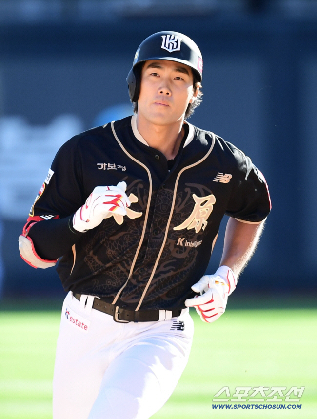 "현수 형 만나고 알았다, 내가 안일했다" 오재원의 한화는 올해 이 선수…