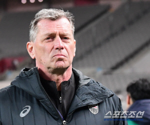 [현장인터뷰]'적지에서 승리' 미하엘 스키베 日 고베 감독 