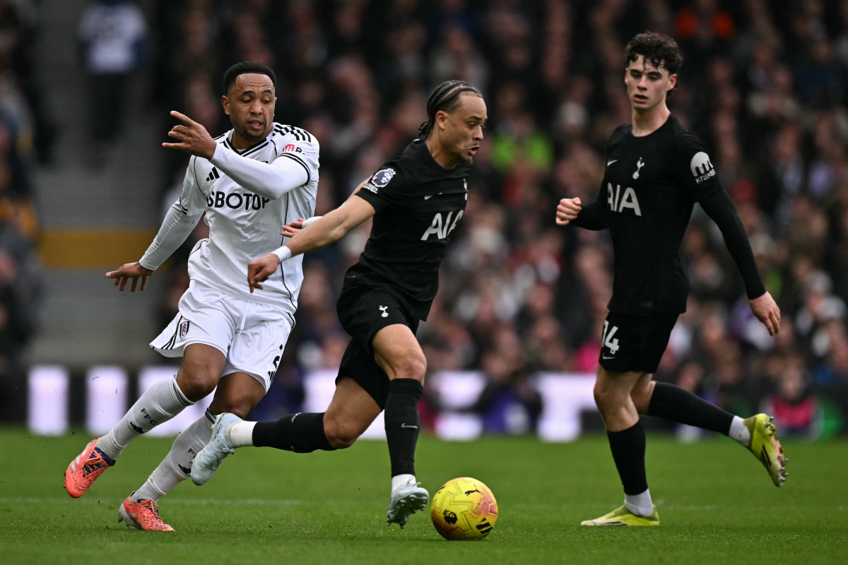 韓 초대형 경사! 양민혁, 토트넘 1군 데뷔 초임박→"시몬스 밀어낼 재능…