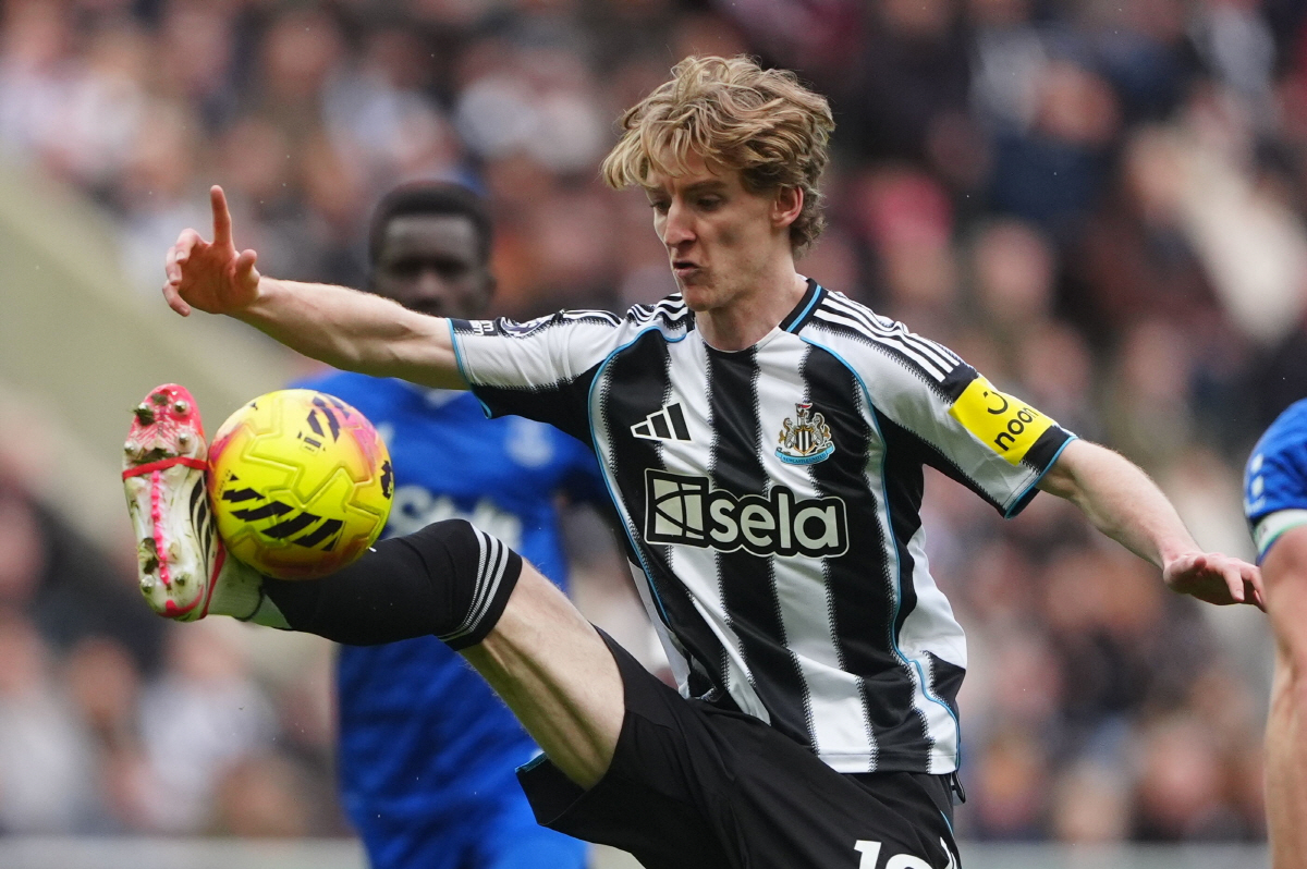 "이러니 하이재킹을 당하지" 맨유, 9500만파운드 가격표 붙은 뉴캐슬 …