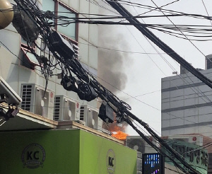 종로 귀금속거리서 가스통 폭발 추정 화재…20여명 대피