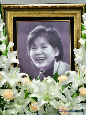 '올가미' 윤소정, 패혈증으로 입원 5일만 사망…