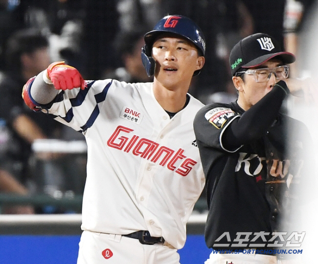 4명 빠져도 안 쓴다 → '그 이름' 나오자 분위기 싸늘.. "보고 받을…