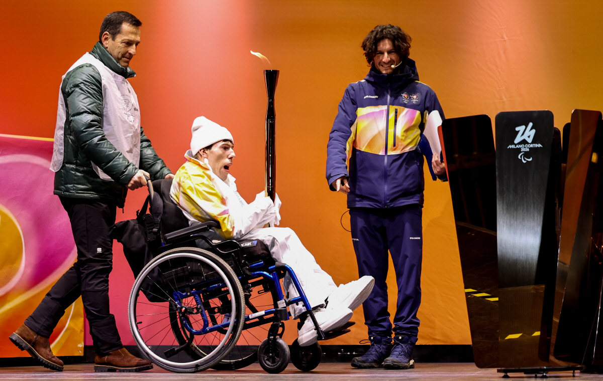 "패럴림픽 개막식, 초유의 기수 없는 선수단 입장?" 러시아 복권→유럽 …