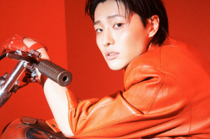 우즈, 데뷔 13년 만 첫 정규 통했다…멜론 전곡 차트인