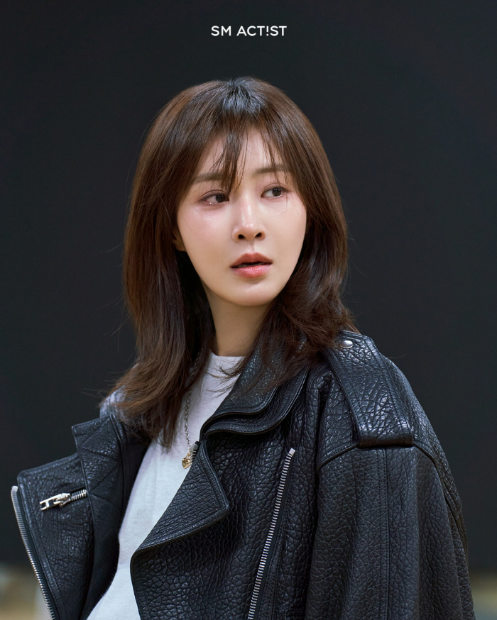 권유리, 연극 'THE WASP(말벌)' 열정 넘치는 맹연습 현장…극한 감정 '이제까지 권유리는 잊어라'    [고재완의 컬처&]