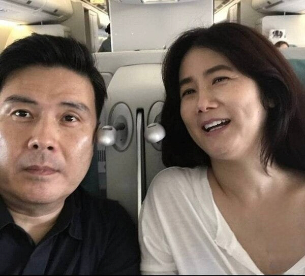 "54세 안믿겨vs턱살 보이네" 심은하, 은퇴 후 근황에 엇갈린 반응