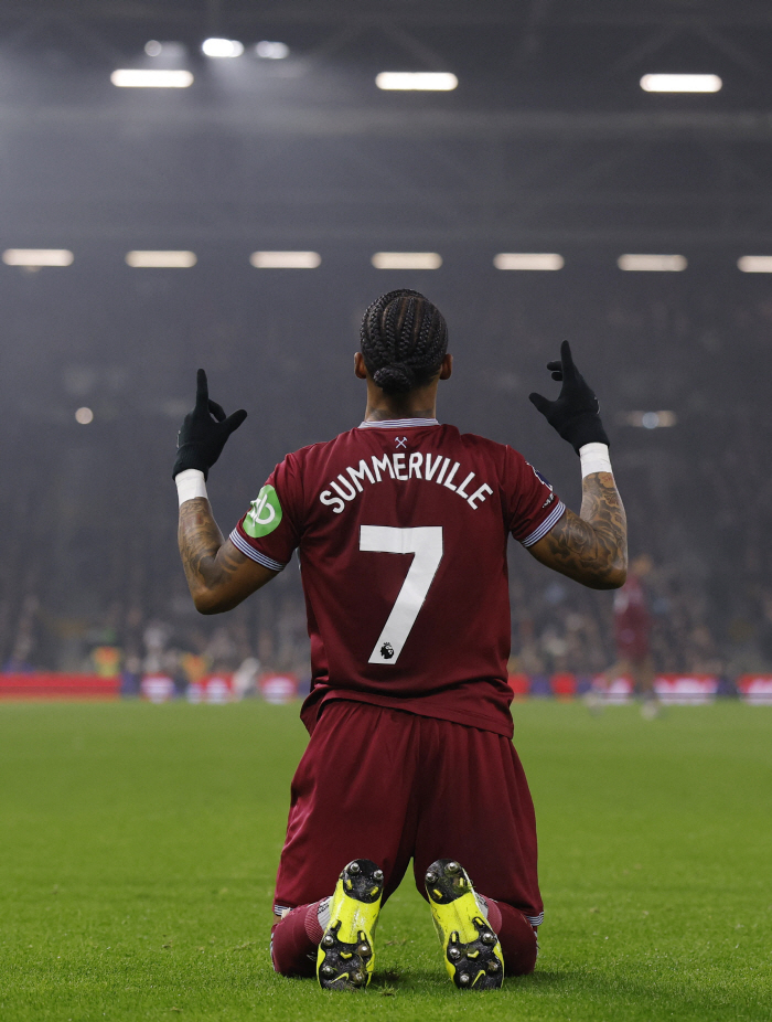 '팬들은 강등 공포에 떨고 있다' 4연패 '웃음'이 사라진 토트넘, 강등권과 승점 4점→1점차..웨스트햄 맹추격 "이젠 누구도 장담 못해"