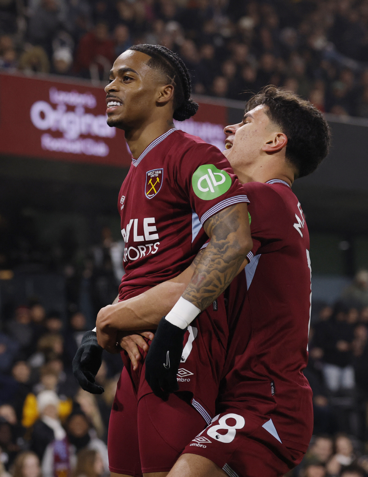 '팬들은 강등 공포에 떨고 있다' 4연패 '웃음'이 사라진 토트넘, 강등…