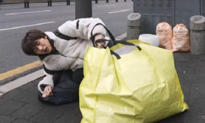 이주승, 30kg 보따리 들고 길바닥에 철퍼덕..땀 뻘뻘