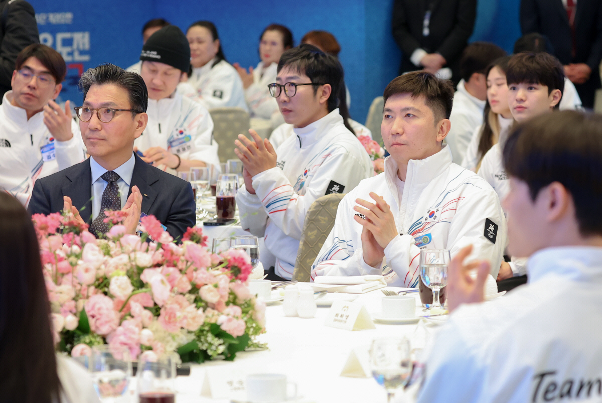 李 대통령, 동계올림픽 선수단 오찬 "한계를 뛰어넘는 도전, 대한민국의 …