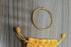 여자친구 금 팔찌 몰래 은으로 바꿔치기…